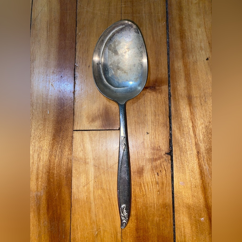 Vintage Holmes & Edwards 1958 "Windsong" IS Deep Silver Buffet Serving Spoon